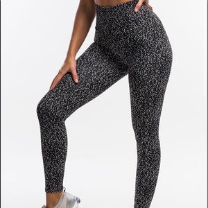 Ecth Essentia Scrunch Leggings Black Dot Size S
